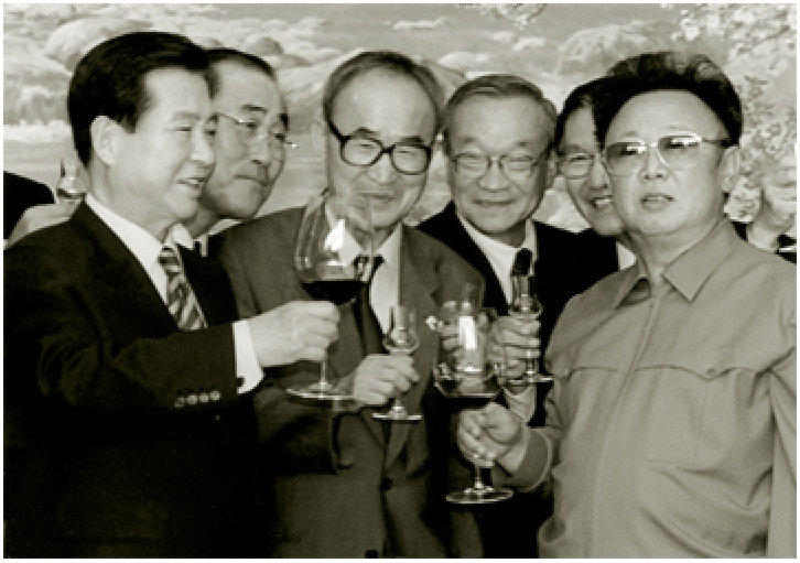 2001. at the state dinner for the South-North Korea Summit on June 15