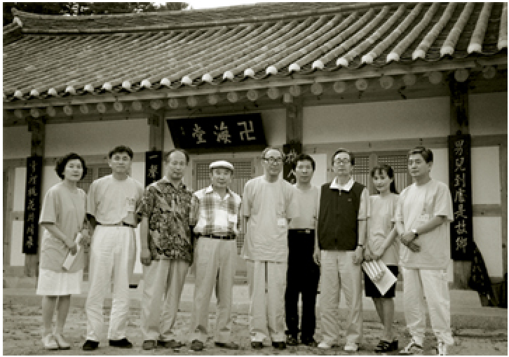 2000. at Baekdam Temple. Left to right: Yu Angin, Lee Sngsun, O Seivng and Kim Yongiik